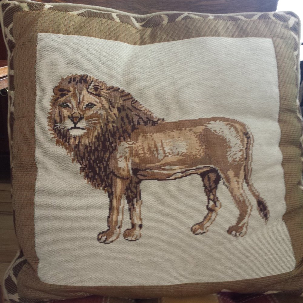Lion Accent Pillow - Picture 3 of 4